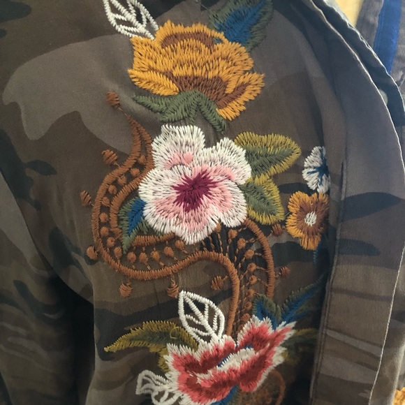 Johnny Was 100% Silk Blouse Size Small - Picture 4 of 11